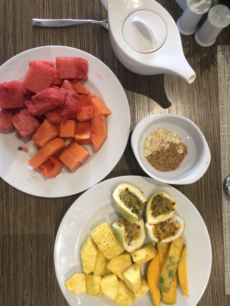 staying healthy on vacation with fresh fruits