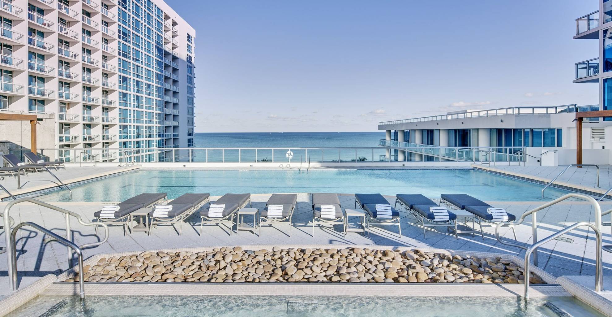 Carillon Miami Wellness Resort (Miami) Pool